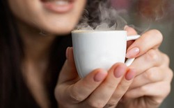 Cặp vợ chồng sống lành mạnh nhưng cùng nhận tin mắc ung thư, bác sĩ thở dài: “Sao uống loại nước này nhiều vậy?”