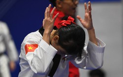 Tuyển thủ Việt Nam ôm đầu buồn bã khi thua đầy tranh cãi ở chung kết SEA Games, BHL khiếu nại cực căng