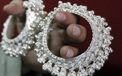 Một tài sản giá tăng 102%, bỏ xa vàng, dự kiến chưa dừng đà tăng: Gây sốt từ giới đầu tư đến nhà sản xuất