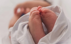Trẻ sơ sinh tử vong do một hành động sai lầm của bố mẹ