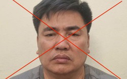 Xin bỏ qua vi phạm không được, tài xế đẩy CSGT vào đầu xe tải