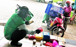 Chuyển khoản 145k cho shipper, người đàn ông nhận thông báo kích hoạt bảo hiểm tự động, tài khoản bị trừ 3,5 triệu/tháng