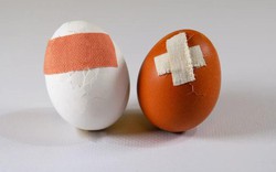 Cái nào đau hơn: Sinh con hay bị đá vào "chỗ hiểm"?