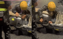 Đang giao đồ ăn, nam shipper ngã gục xuống yên xe, cảnh sát nhanh chóng tìm được nguyên nhân