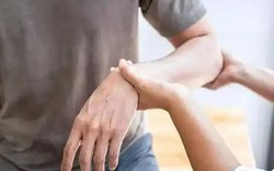 Bất kể nam hay nữ, nếu gặp phải 4 triệu chứng này ở cánh tay, rất có thể bạn bị ung thư: Dấu hiệu thứ 3 bị bỏ qua nhiều nhất