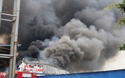 Hiện trường vụ cháy công ty da giày Hải Phòng, hàng chục người vẫn đang cứu hỏa