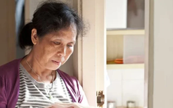 Nghỉ việc sau 15 năm làm giúp việc cho đại gia với mức lương 33 triệu đồng/tháng, tôi được chủ tặng 1 chiếc hộp sắt: Tưởng là tiền nhưng khi mở ra, tôi hoàn toàn sửng sốt