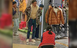 Người vợ quỳ gối xin chồng mua chiếc áo hơn 1 triệu đồng: Câu chuyện khiến 60 triệu người phẫn nộ!