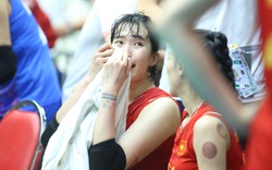 Trần Thị Thanh Thúy bật khóc, bóng chuyền nữ Việt Nam thẫn thờ khi thua đau Thái Lan, lỡ HCV SEA Games lịch sử