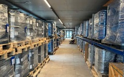 Phát hiện căn hầm chứa hàng trăm thùng phi lớn đựng hơn 300 tấn ‘kho báu’ cả thế giới thèm khát, tường dày cả gang, cửa nặng 4 tấn, camera an ninh hoạt động 24/7, nội bất xuất ngoại bất nhập