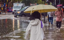 Anh ban hành cảnh báo “nguy hiểm đến tính mạng” do mưa lớn gây lũ lụt