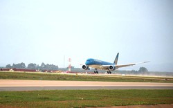 CLIP: Cận cảnh máy bay Boeing 787 vừa đáp xuống sân bay Long Thành