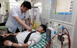 Chàng trai độc thân 24 tuổi ngỡ ngàng phát hiện thận “gần như hỏng”, bác sĩ thở dài: “Nhiều nam giới có 2 thói quen giống cậu”