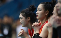 Bóng chuyền nữ Việt Nam thua "nghiệt ngã" ở SEA Games, HLV Nguyễn Tuấn Kiệt: “Đây là đất Thái Lan nên tôi phải chịu"