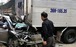 6 ô tô tông liên hoàn trên Quốc lộ 1A, 1 ô tô bẹp dúm