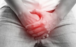 Người đàn ông "gãy súng" vì làm theo phim người lớn