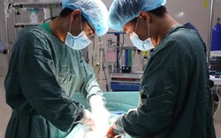 Bé gái 14 tuổi mắc ung thư buồng trứng hiếm gặp