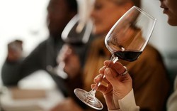 Quy tắc uống rượu của những người sống thọ nhất thế giới