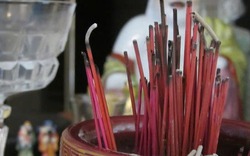 3 kiêng kị khi thắp hương cuối năm