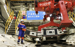 Chưa từng có: ‘Quái vật’ đào hầm nặng 4.000 tấn xuất hiện, khoan liên tục 10 km ở 89 mét dưới lòng sông, có thể khiến ngành xây dựng đường hầm cao tốc thay đổi mãi mãi