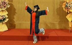 Nữ ca sĩ vừa nhận bằng đại học ở tuổi 41: Bỏ bạn trai nhạc sĩ, một mình ra nước ngoài sinh con