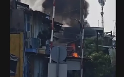 Đang nấu ăn, lửa bất ngờ bùng lên tại bếp gây cháy nhà, thiêu rụi nhiều tài sản