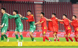 Độc lạ U22 Việt Nam: "Rồng rắn" như thiếu nhi lên bục vô địch, cầm HCV "chọi" vào đầu "test" hàng thật hay "fake"