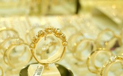 Giá vàng hôm nay 19/12: Giảm nhẹ nhưng vẫn ở ngưỡng cao