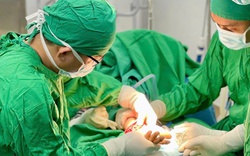 Nối phần tay bị đứt lìa cho nam thanh niên 31 tuổi ở Khánh Hoà