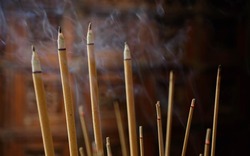 3 khung giờ thắp hương đẹp nhất ngày Mùng 1 Âm lịch