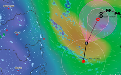 Áp thấp nhiệt đới vẫn "luẩn quẩn" trên Biển Đông, miền Trung bắt đầu đợt mưa lớn