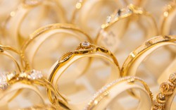 Giá vàng hôm nay 2/12: Tiếp tục tăng, cảnh báo không nên mua đuổi