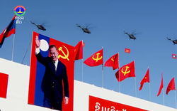 Mãn nhãn màn trình diễn của không quân Lào trong lễ kỷ niệm 50 năm Quốc khánh