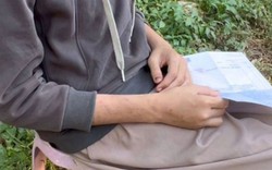 Đang ngồi trong phòng ngủ thì thấy bạn của bố trèo lên cửa sổ, cô gái hoảng loạn với diễn biến tiếp theo