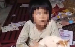 Chia sẻ nhói lòng của người dượng về 2 cháu bé bị xích, nhốt