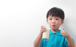 Trời lạnh, uống thứ nước này giúp các con dưỡng ấm phổi, phòng các bệnh đường hô hấp