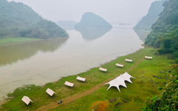 Phát hiện hồ nước bên thảo nguyên vắng vẻ, hoang sơ, du khách nhận xét: "Nói ở Hà Nội không ai tin!"