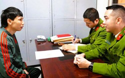 Một thanh niên từ Thái Lan về nước tới công an đầu thú