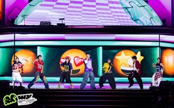 Bùng nổ sân khấu WeYoung 2025 với loạt trend hot nhất TikTok: Jaysonlei ghi điểm, nhạc cứ lên là “quẩy”