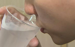 Uống nước thấy 4 dấu hiệu này, coi chừng suy thận sắp ập đến