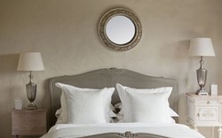 Người xưa dạy: Phòng ngủ chật đến đâu cũng đừng dại đặt 6 thứ này ở đầu giường, giật mình vì toàn món quen