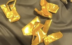 Người phụ nữ mang logo bằng vàng trên máy điều hòa cũ đi bán và cái kết