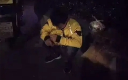 1h sáng, nam shipper khóc nấc bên vệ đường: Đằng sau đơn hàng đồ ăn bị giao trễ là điều không ai ngờ tới