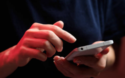 Chỉ một tin nhắn gửi lúc nửa đêm, tôi hiểu vì sao phụ nữ sau cưới hay khóc thầm dù bên ngoài rất ổn