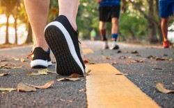 3 dấu hiệu xuất hiện khi đi bộ cảnh báo thận đang suy yếu