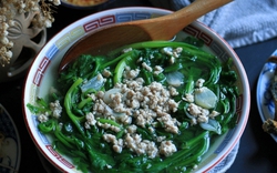 Mùa đông nhất định đừng bỏ qua rau cải cúc: Vừa giúp ngủ ngon hơn, vừa “giải nhiệt” cho gan và hỗ trợ cơ thể thải độc tự nhiên