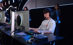 Khoảnh khắc T1 đấu All-Star Việt Nam và chiếc màn hình mà mọi game thủ đều để ý