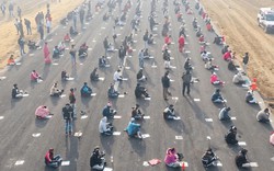 Ấn Độ tổ chức thi ở... sân bay