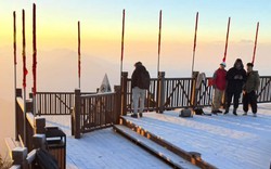 Băng tuyết phủ trắng đỉnh Fansipan