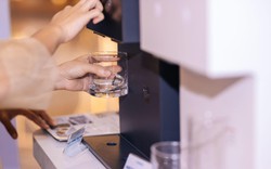 Nghịch lý bên trong thói quen sử dụng nước đá của người Việt